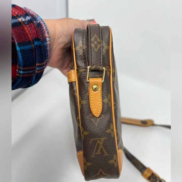 Louis Vuitton Danube PM Monogram Crossbody Unisex - Picture 7 of 16